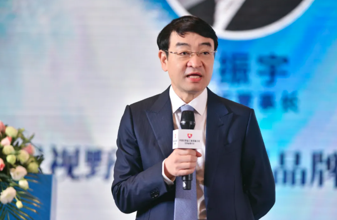 贝泰妮郭振宇：使用旧地图，找不到新世界